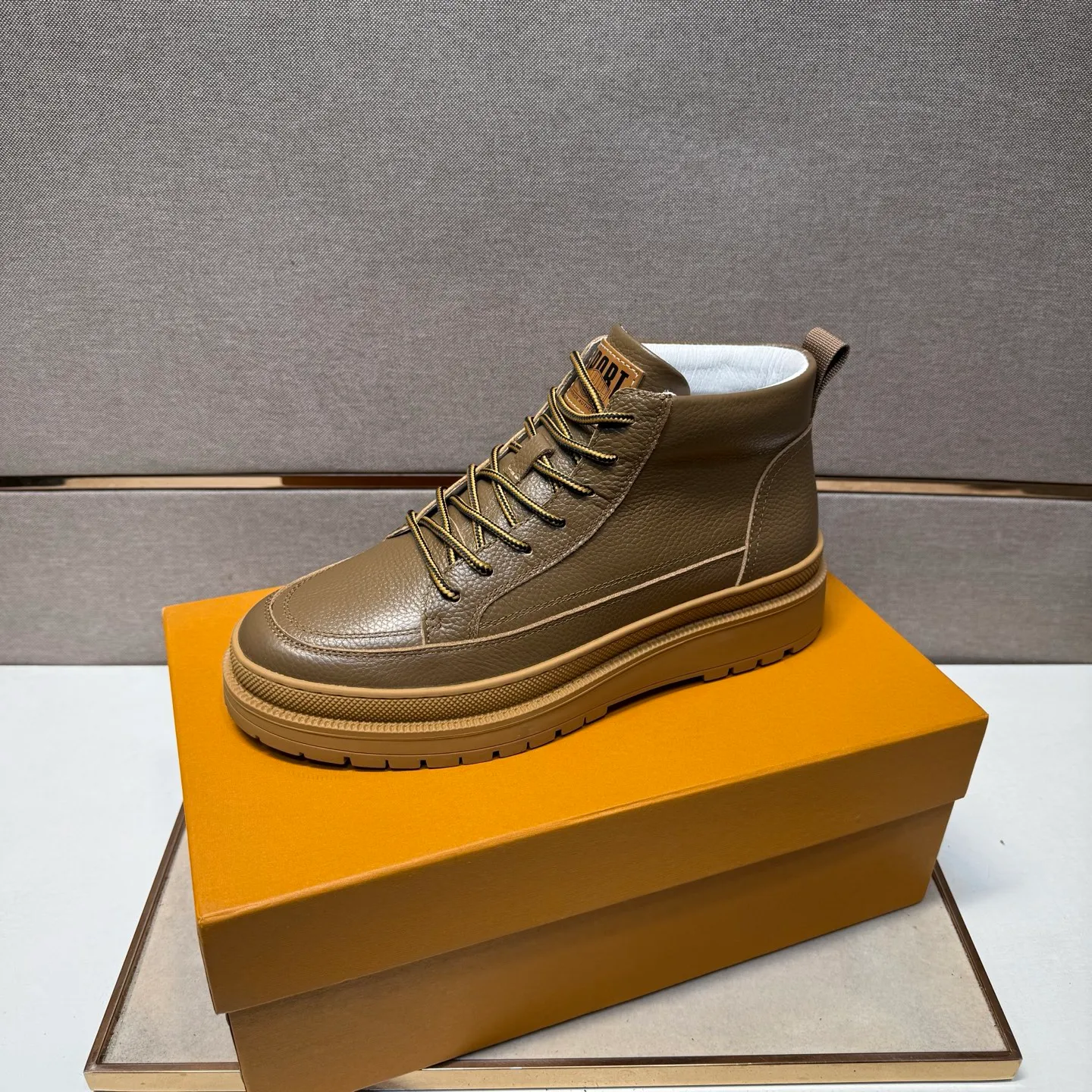 Men's men's shoes 💰pp460 [LV～] Men's casual high-top shoes 2025z cabinet sales simultaneously 🔶Size: 38-44#️⃣ 🔷3 colors🔜The upper is made of multi-material splicing ➕Genuine leather lining, comfortable and breathable, sole: original comfortable and wear-resistant outsole, ⚠️real thing📱photographed🎬real thing is better📢📢📢